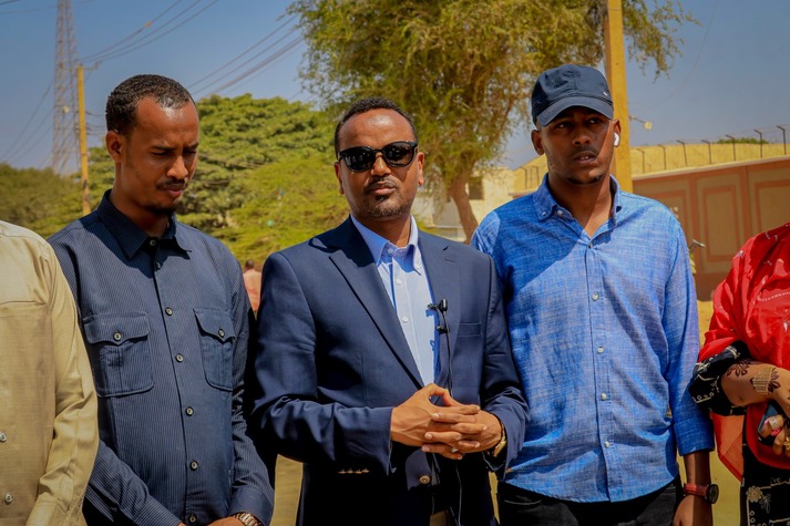 The Mayor of Baidoa District, Mr. Abdullahi Ali Watiin, conducted an official inspection today of the newly constructed Cunaay road.
